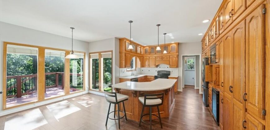 7801 N Revere Drive, Kansas City, MO 64151