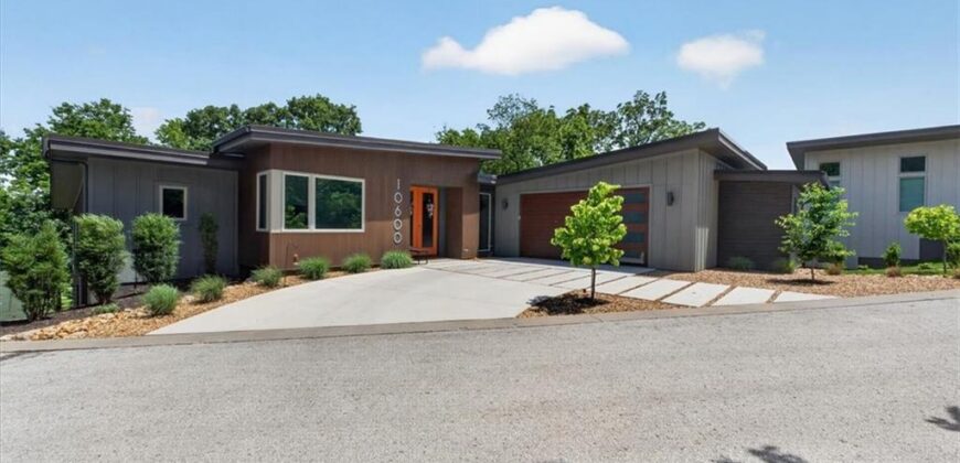 10600 Chateau Lane, Parkville, MO 64152