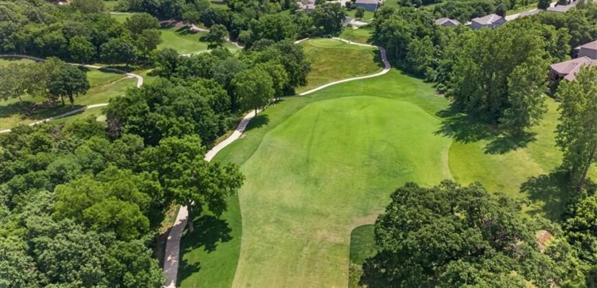 10600 Chateau Lane, Parkville, MO 64152