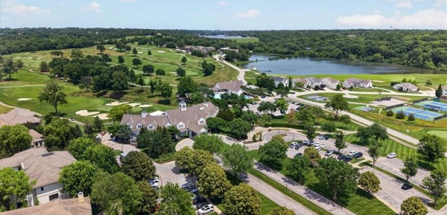 10600 Chateau Lane, Parkville, MO 64152
