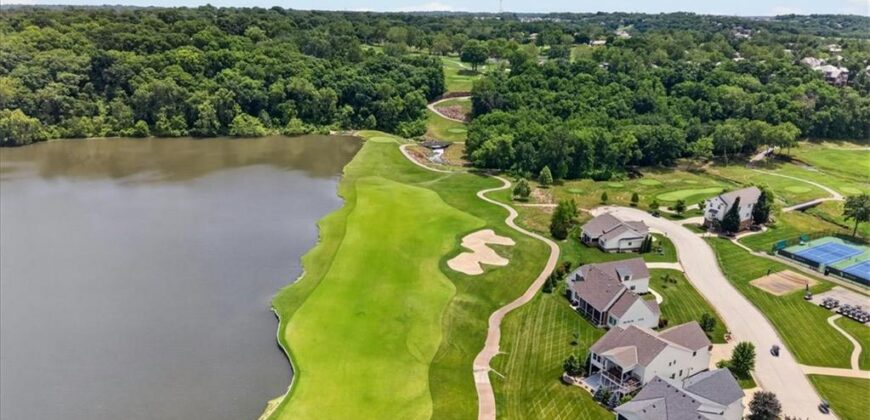 10600 Chateau Lane, Parkville, MO 64152
