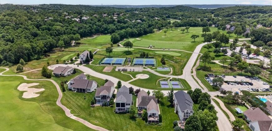 10600 Chateau Lane, Parkville, MO 64152