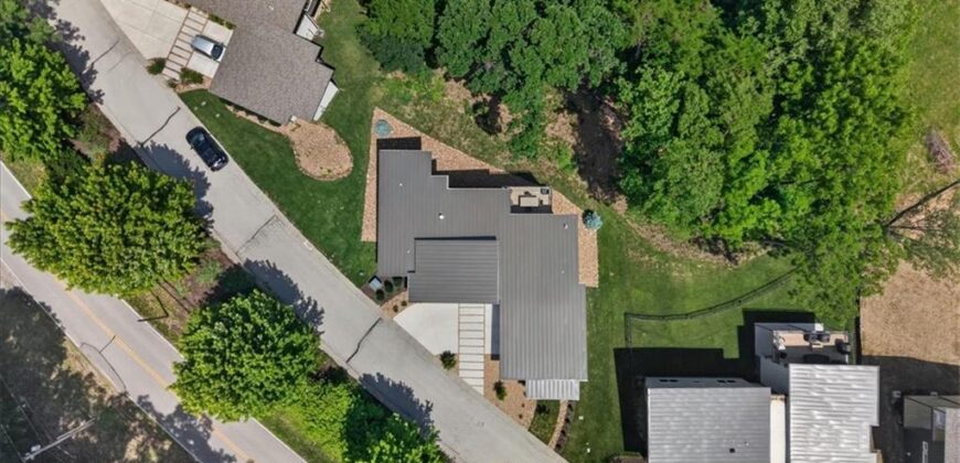 10600 Chateau Lane, Parkville, MO 64152
