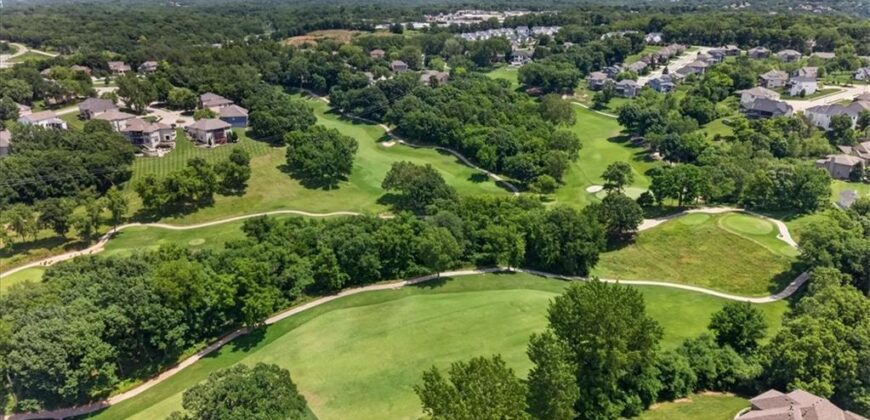 10600 Chateau Lane, Parkville, MO 64152