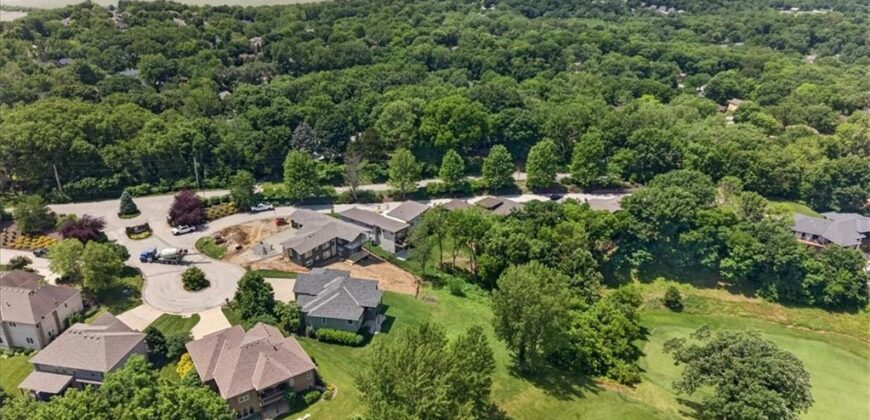 10600 Chateau Lane, Parkville, MO 64152