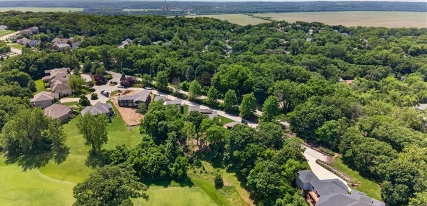 10600 Chateau Lane, Parkville, MO 64152