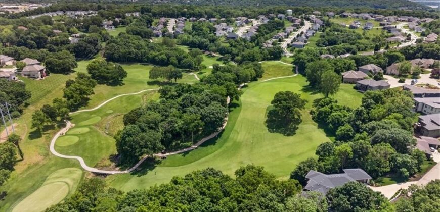 10600 Chateau Lane, Parkville, MO 64152
