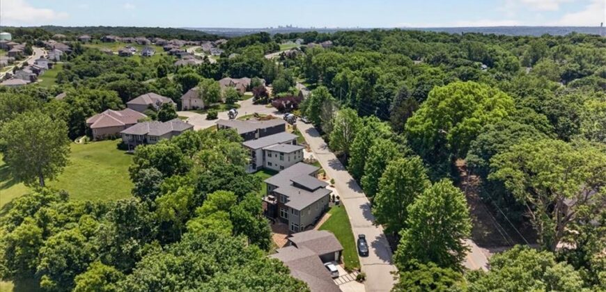 10600 Chateau Lane, Parkville, MO 64152
