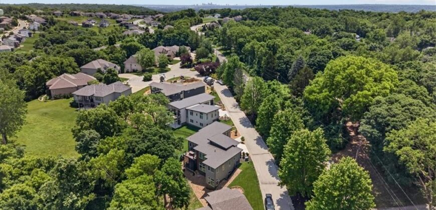 10600 Chateau Lane, Parkville, MO 64152