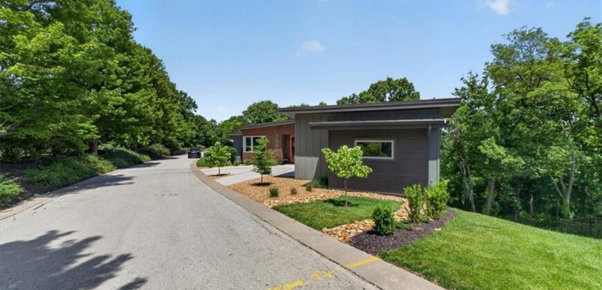 10600 Chateau Lane, Parkville, MO 64152