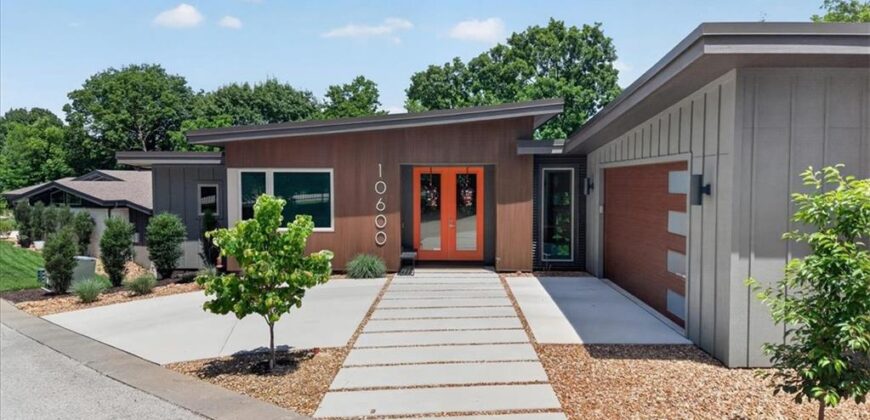 10600 Chateau Lane, Parkville, MO 64152