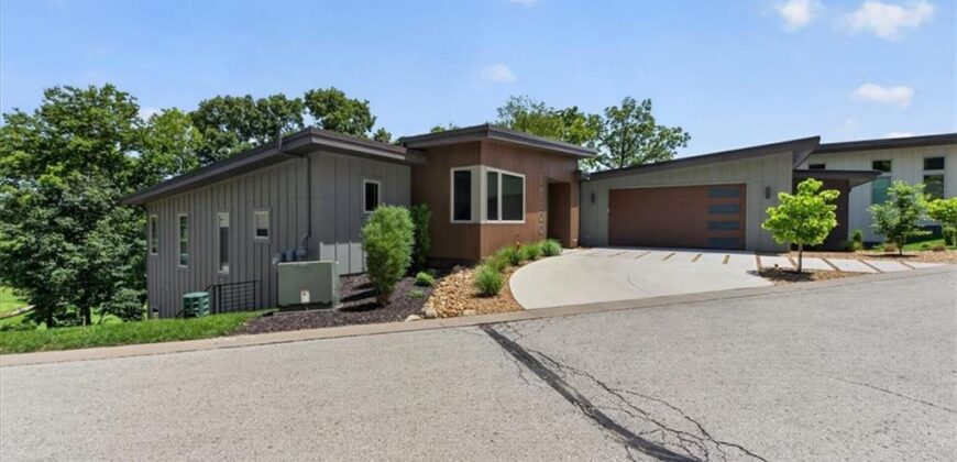 10600 Chateau Lane, Parkville, MO 64152
