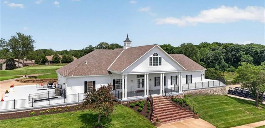 10600 Chateau Lane, Parkville, MO 64152