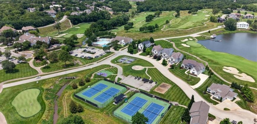 10600 Chateau Lane, Parkville, MO 64152