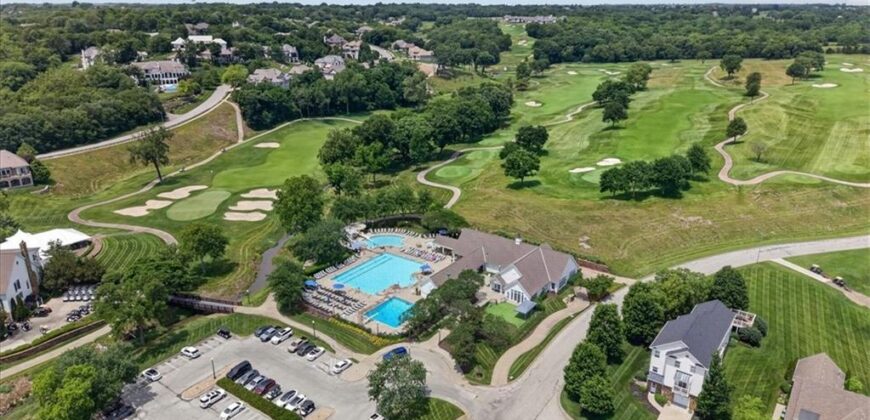 10600 Chateau Lane, Parkville, MO 64152