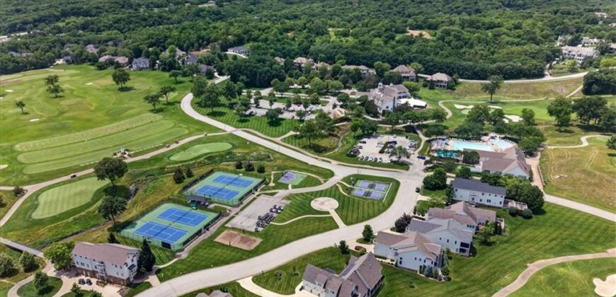 10600 Chateau Lane, Parkville, MO 64152