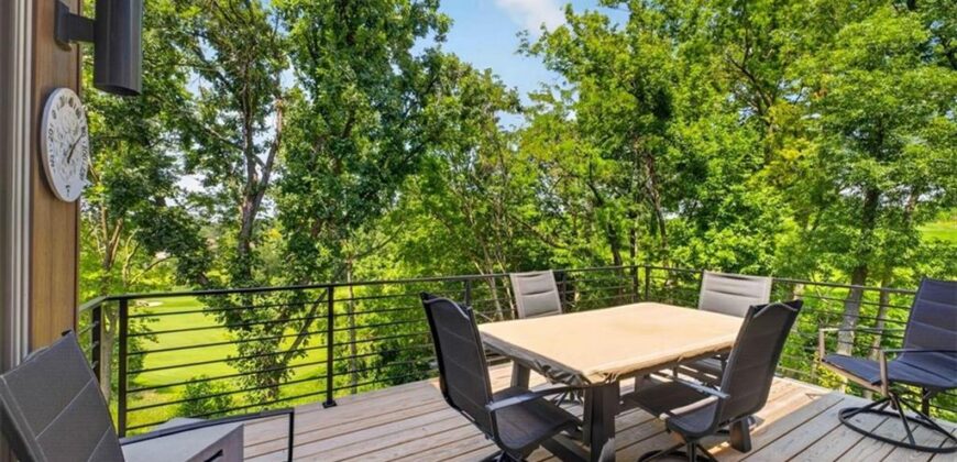 10600 Chateau Lane, Parkville, MO 64152