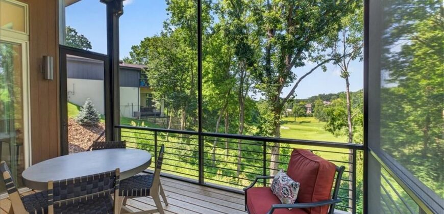 10600 Chateau Lane, Parkville, MO 64152
