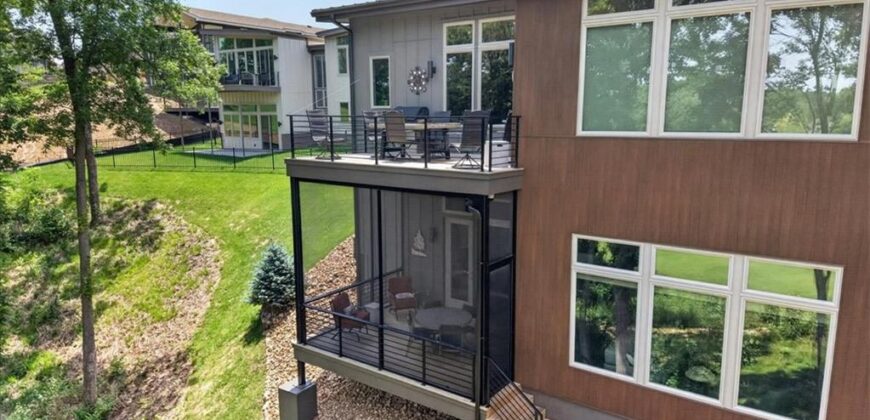 10600 Chateau Lane, Parkville, MO 64152