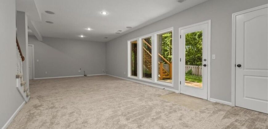 9014 N St Clair Avenue, Kansas City, MO 64154