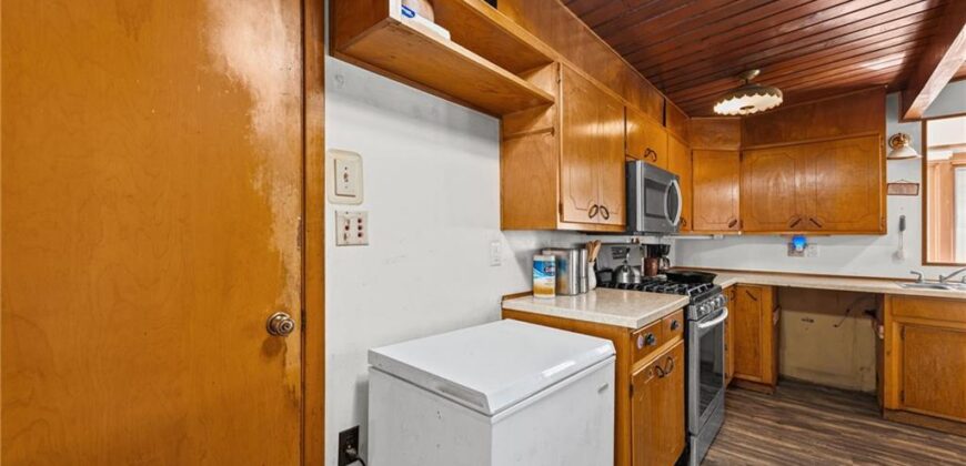 6104 N Garfield Avenue, Gladstone, MO 64118