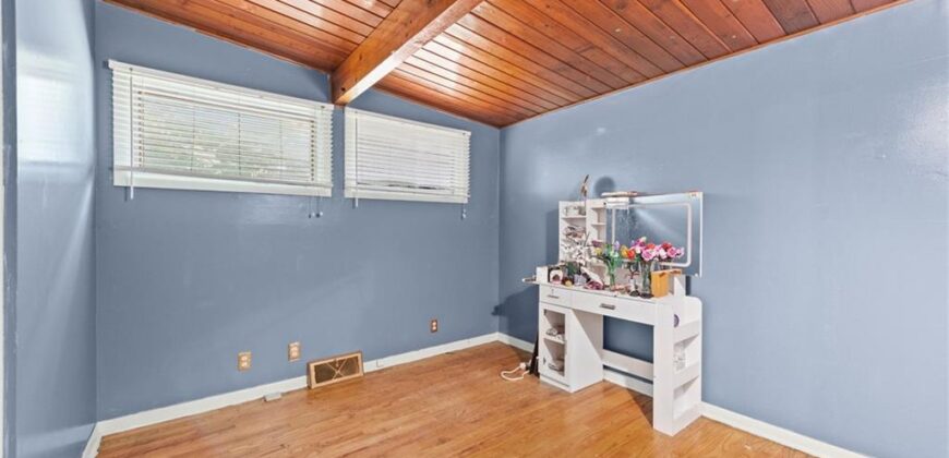 6104 N Garfield Avenue, Gladstone, MO 64118