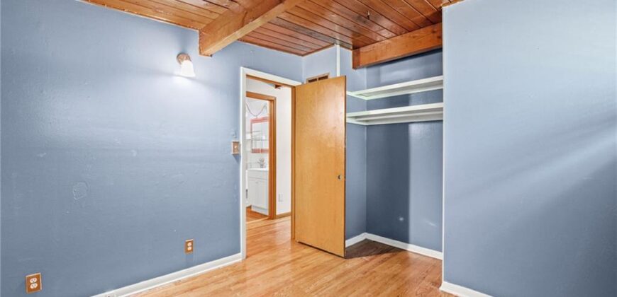 6104 N Garfield Avenue, Gladstone, MO 64118