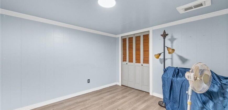 6104 N Garfield Avenue, Gladstone, MO 64118