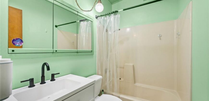 6104 N Garfield Avenue, Gladstone, MO 64118
