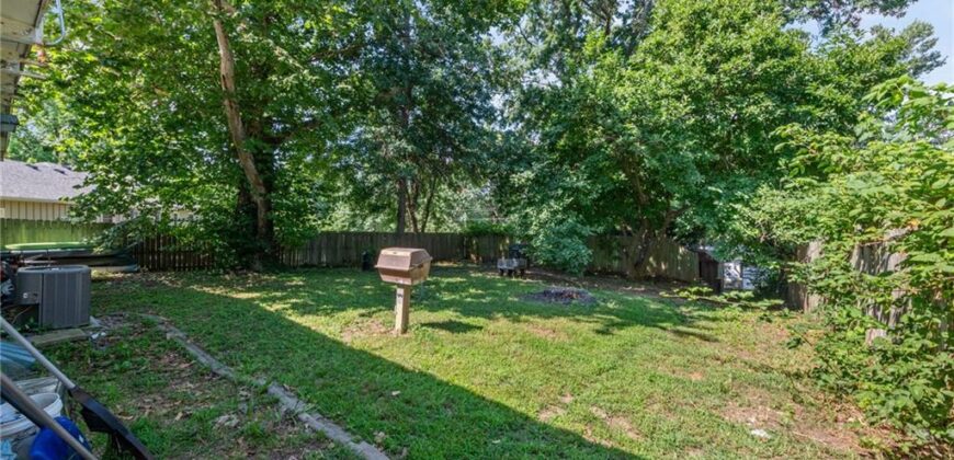 6104 N Garfield Avenue, Gladstone, MO 64118