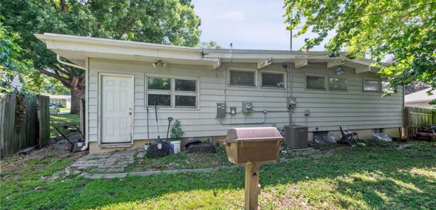 6104 N Garfield Avenue, Gladstone, MO 64118