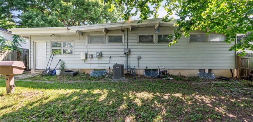 6104 N Garfield Avenue, Gladstone, MO 64118