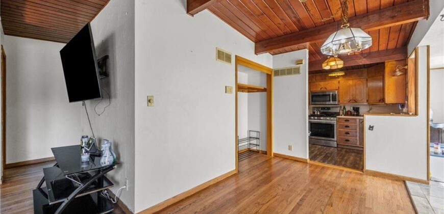 6104 N Garfield Avenue, Gladstone, MO 64118