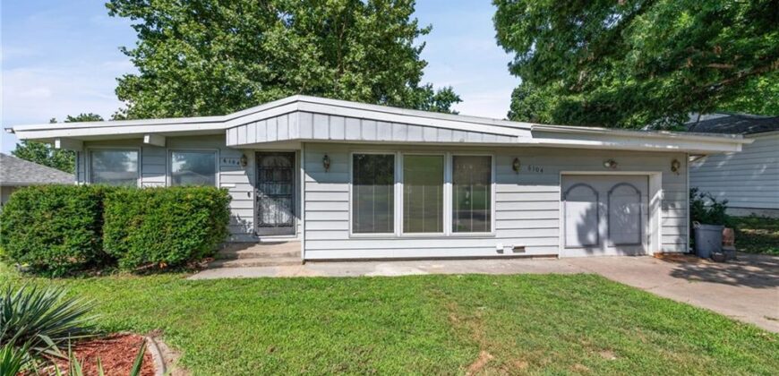 6104 N Garfield Avenue, Gladstone, MO 64118