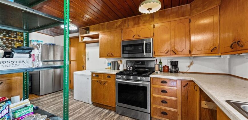 6104 N Garfield Avenue, Gladstone, MO 64118