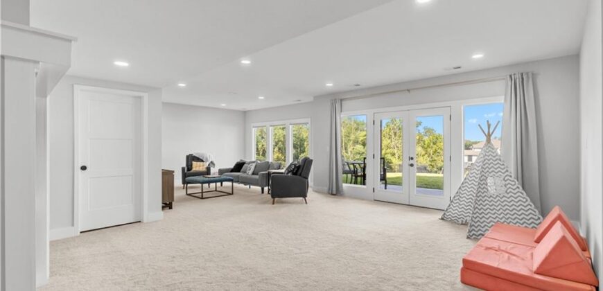 14622 Thousand Oaks Place Place, Parkville, MO 64152
