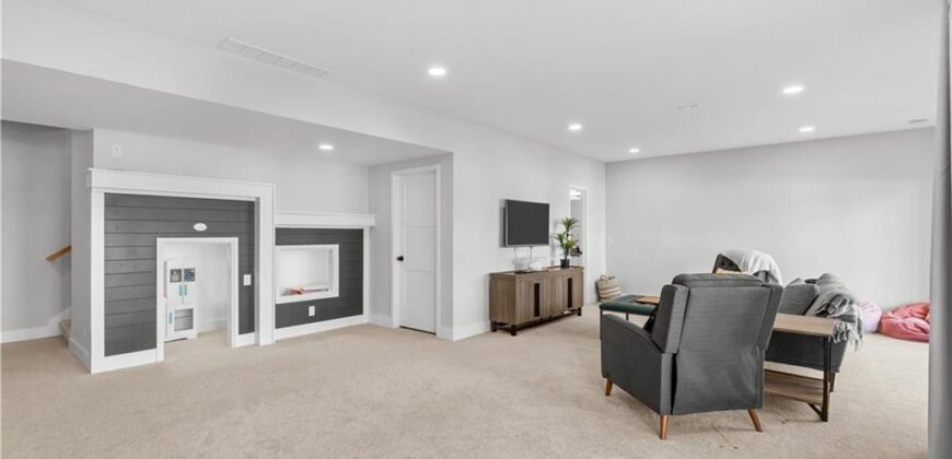 14622 Thousand Oaks Place Place, Parkville, MO 64152