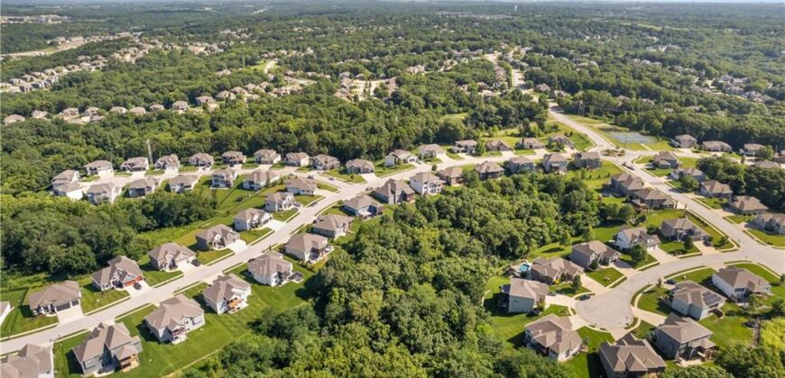 14622 Thousand Oaks Place Place, Parkville, MO 64152