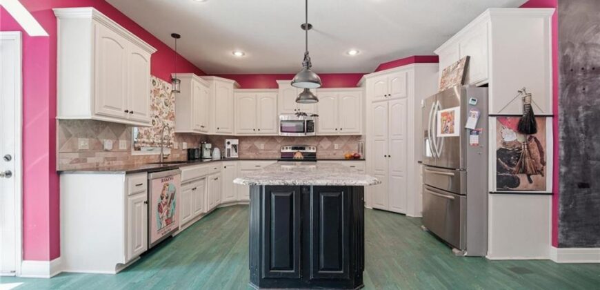 8808 N Oxford Avenue, Kansas City, MO 64157