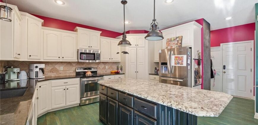 8808 N Oxford Avenue, Kansas City, MO 64157