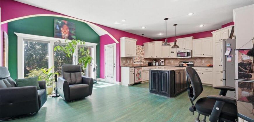 8808 N Oxford Avenue, Kansas City, MO 64157