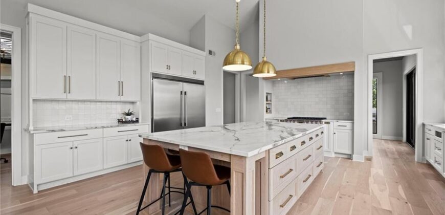 7390 N National Drive, Parkville, MO 64152