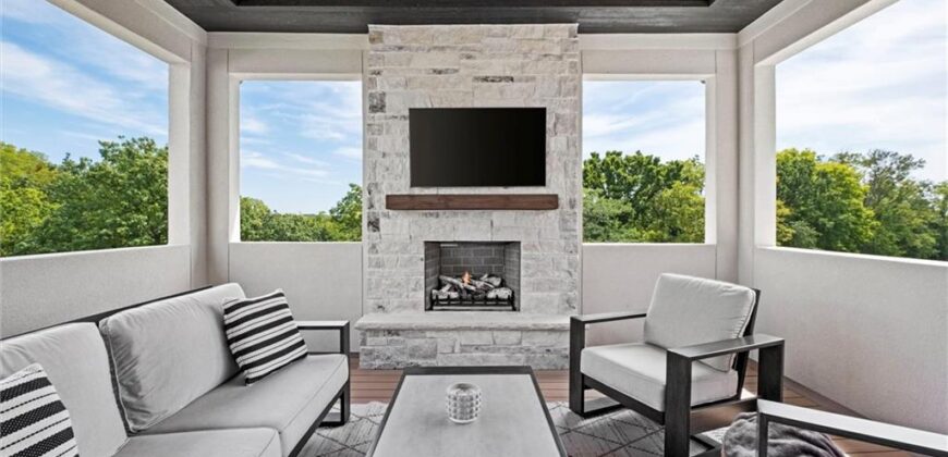 7390 N National Drive, Parkville, MO 64152