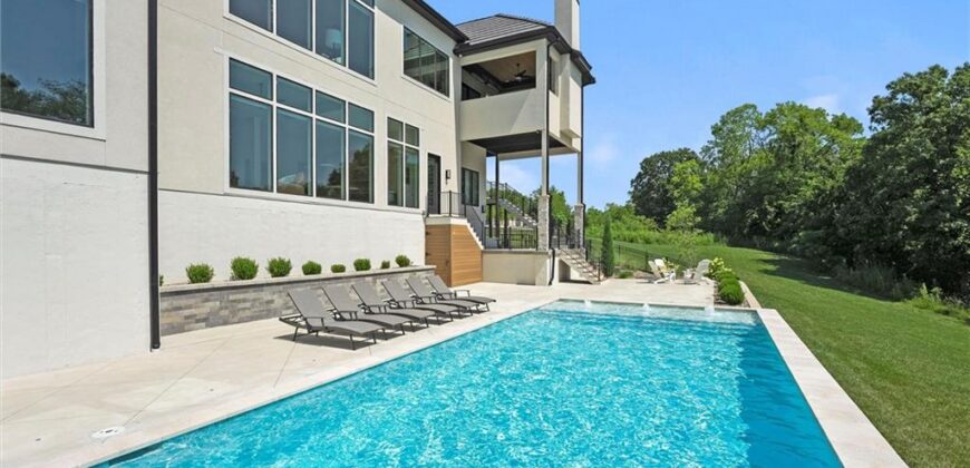 7390 N National Drive, Parkville, MO 64152