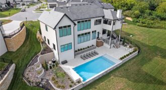 7390 N National Drive, Parkville, MO 64152
