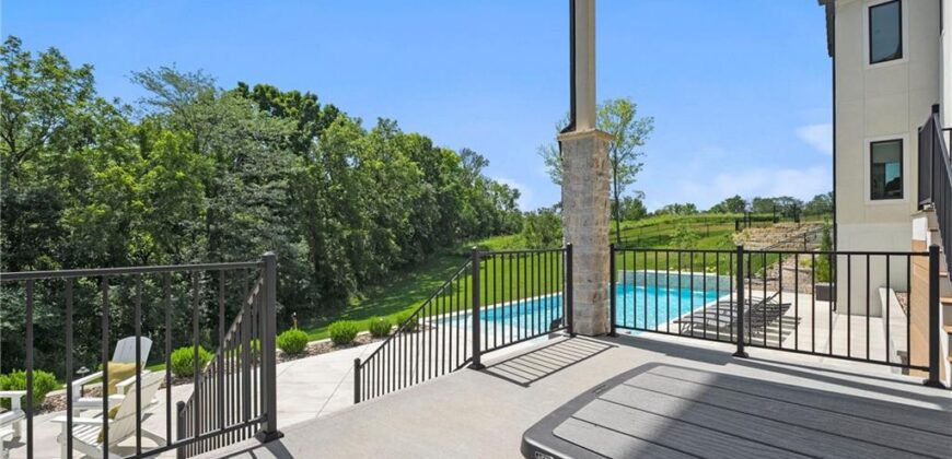 7390 N National Drive, Parkville, MO 64152
