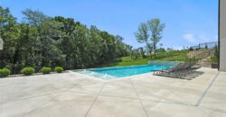 7390 N National Drive, Parkville, MO 64152