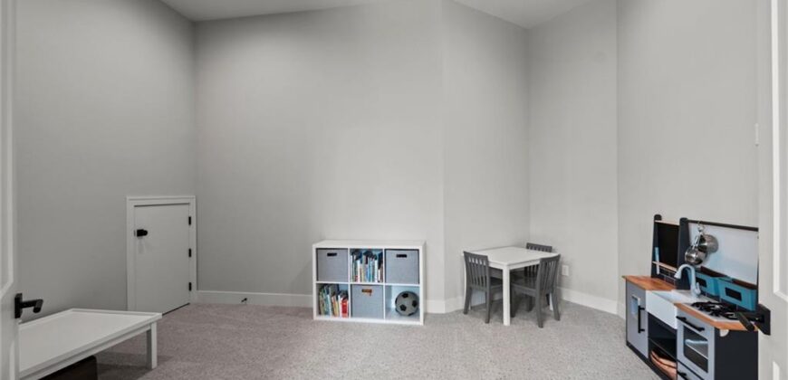 7390 N National Drive, Parkville, MO 64152