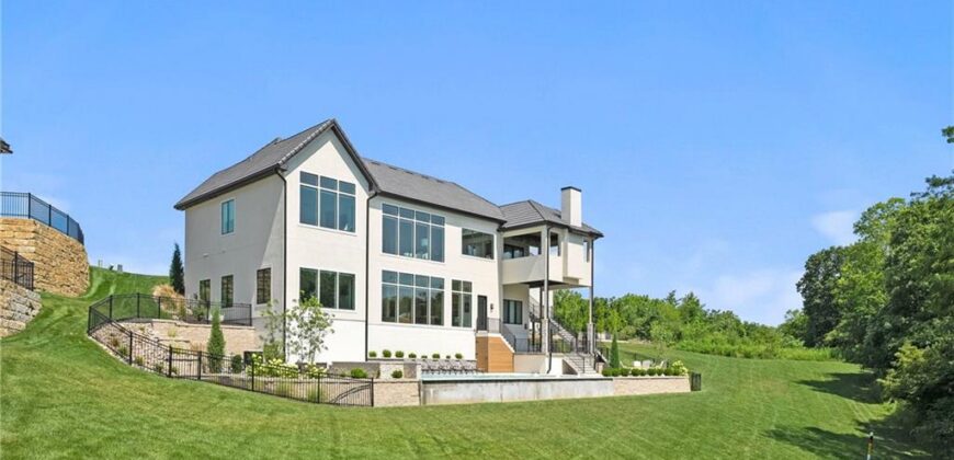 7390 N National Drive, Parkville, MO 64152