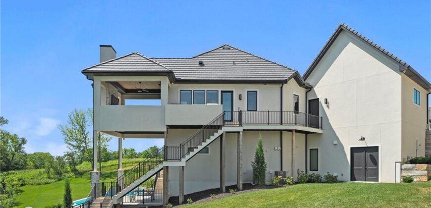 7390 N National Drive, Parkville, MO 64152
